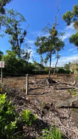 Terreno com 360 m² no balneário Rainha em Itapoa.
