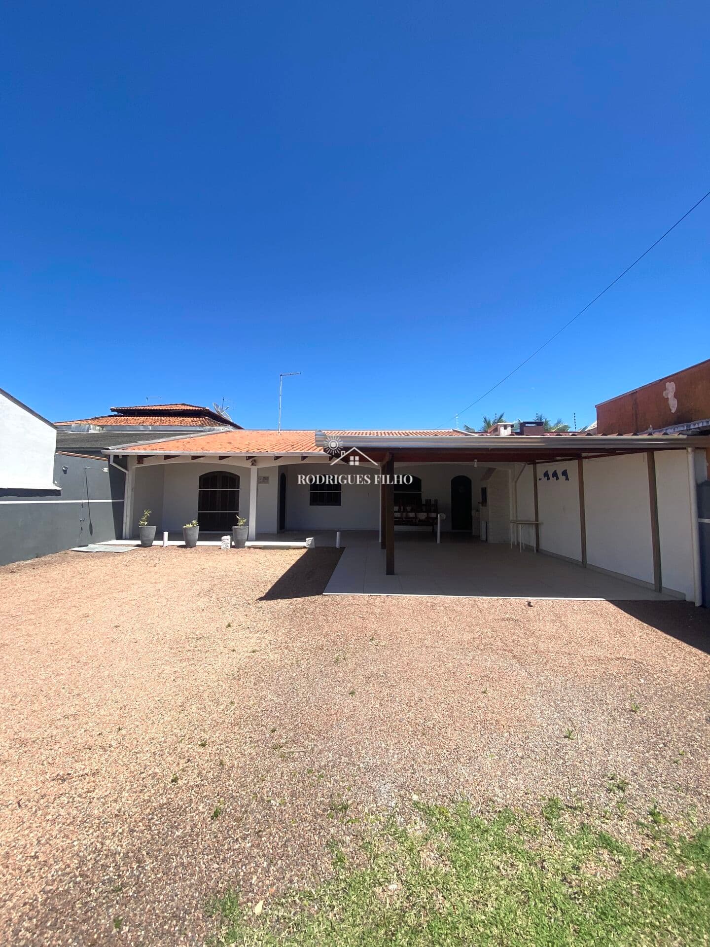 Casa para locação diária à 300 metros do mar
