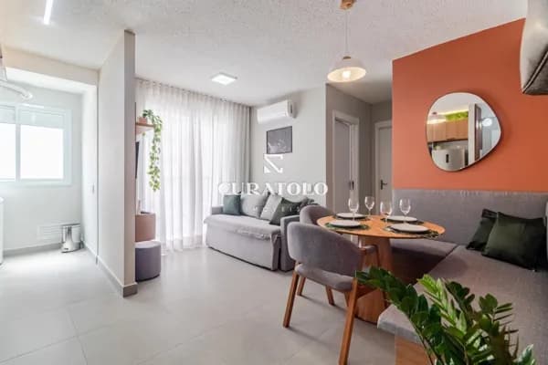 Apartamento à venda com 55 m², 2 quartos e vaga na Liberdade, São Paulo.