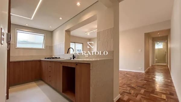 Apartamento à venda com 74 m², 2 quartos, varanda e vaga, Cambuci, São Paulo.