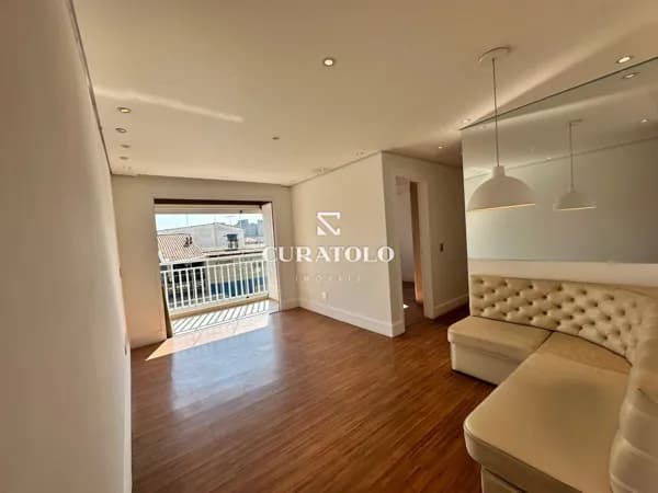 Apartamento à venda com 60 m², 2 quartos, varanda e 2 vagas, Vila Carrão, São Paulo.