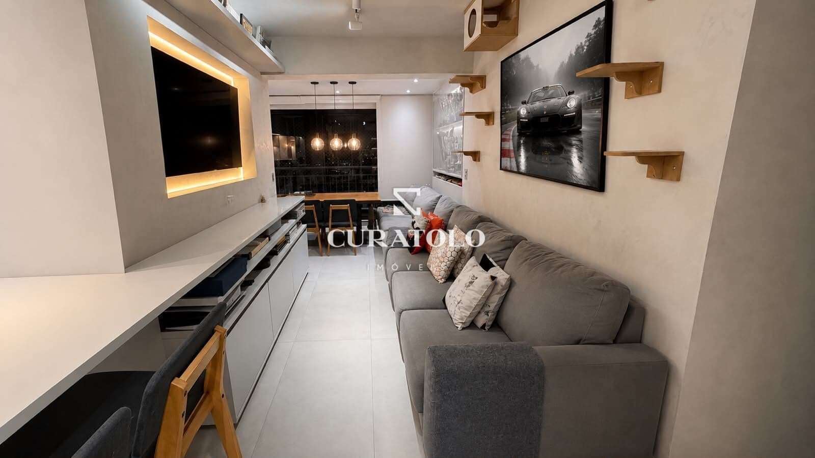 Apartamento à venda com 62 m², 2 quartos, vaga e varanda na Vila Dom Pedro I, São Paulo.