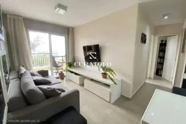 Apartamento à venda com 60 m², 2 quartos, varanda e vaga, Mooca, São Paulo.