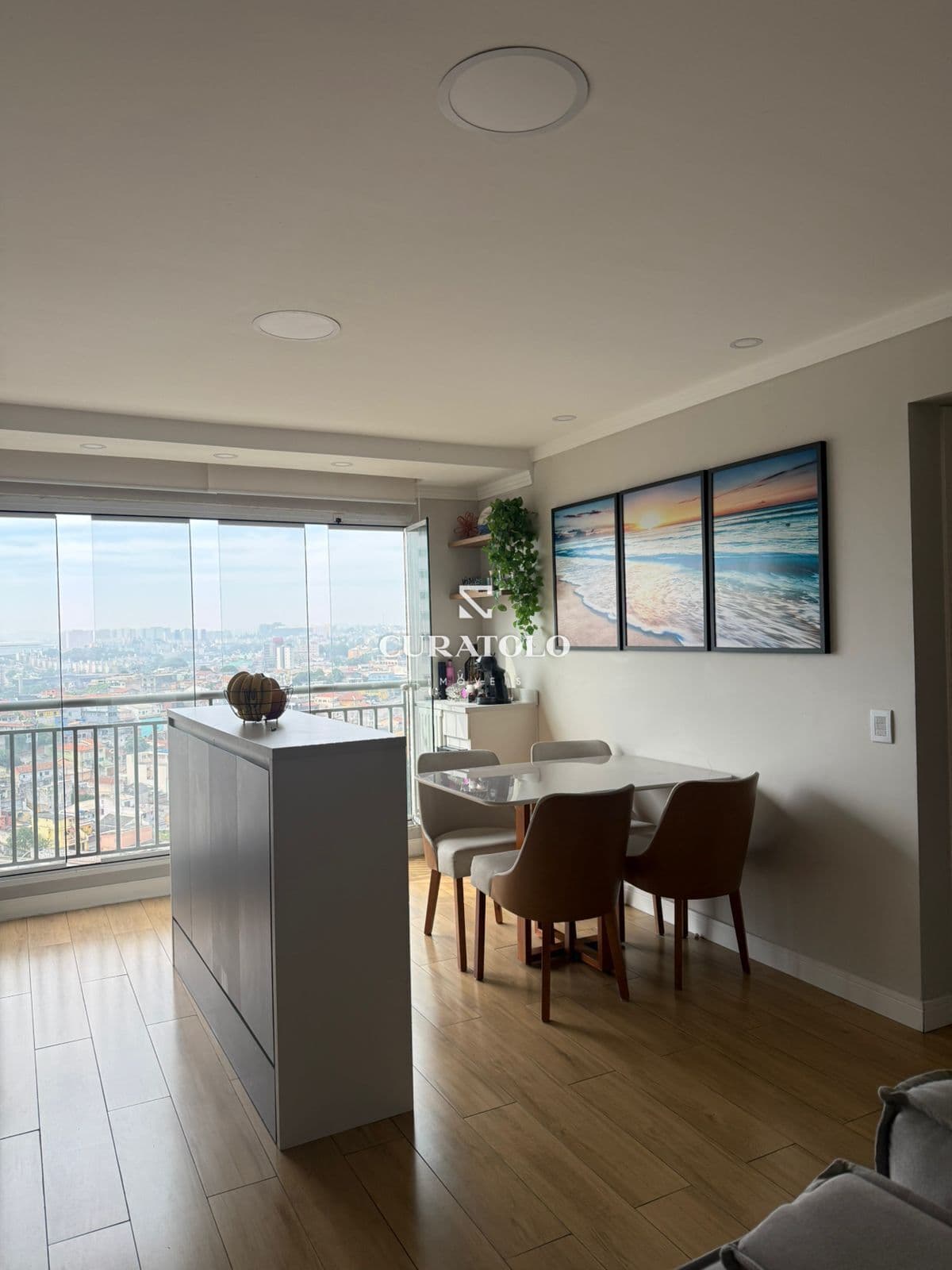 Apartamento à venda com 46 m², 2 quartos, varanda e vaga na Vila Ré, São Paulo.