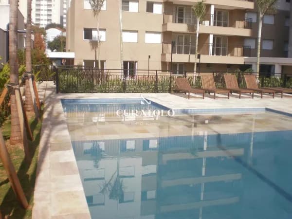 Apartamento à venda com 54 m², 2 quartos, varanda e vaga, Barra Funda, São Paulo.