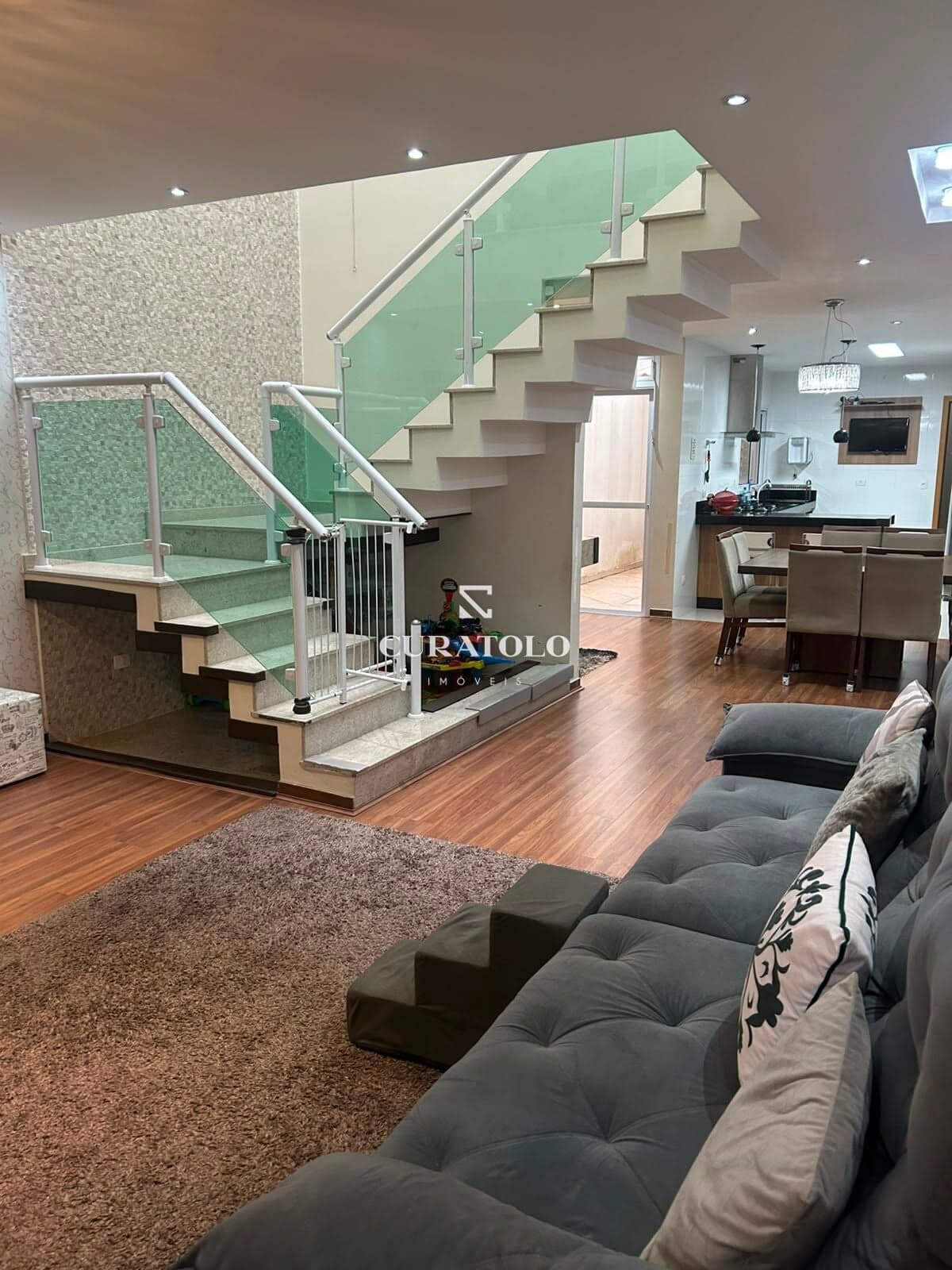 Casa/sobrado à venda com 164 m², 3 quartos, varanda e 4 vagas, Parque São Lucas, São Paulo.