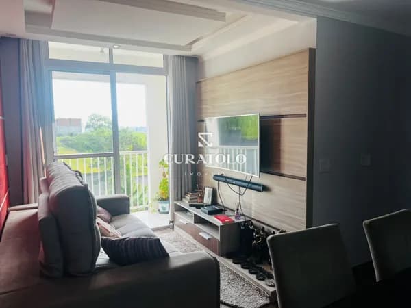 Apartamento à venda com 53 m², 2 quartos, varanda e vaga no Jardim do Divino, São Paulo.