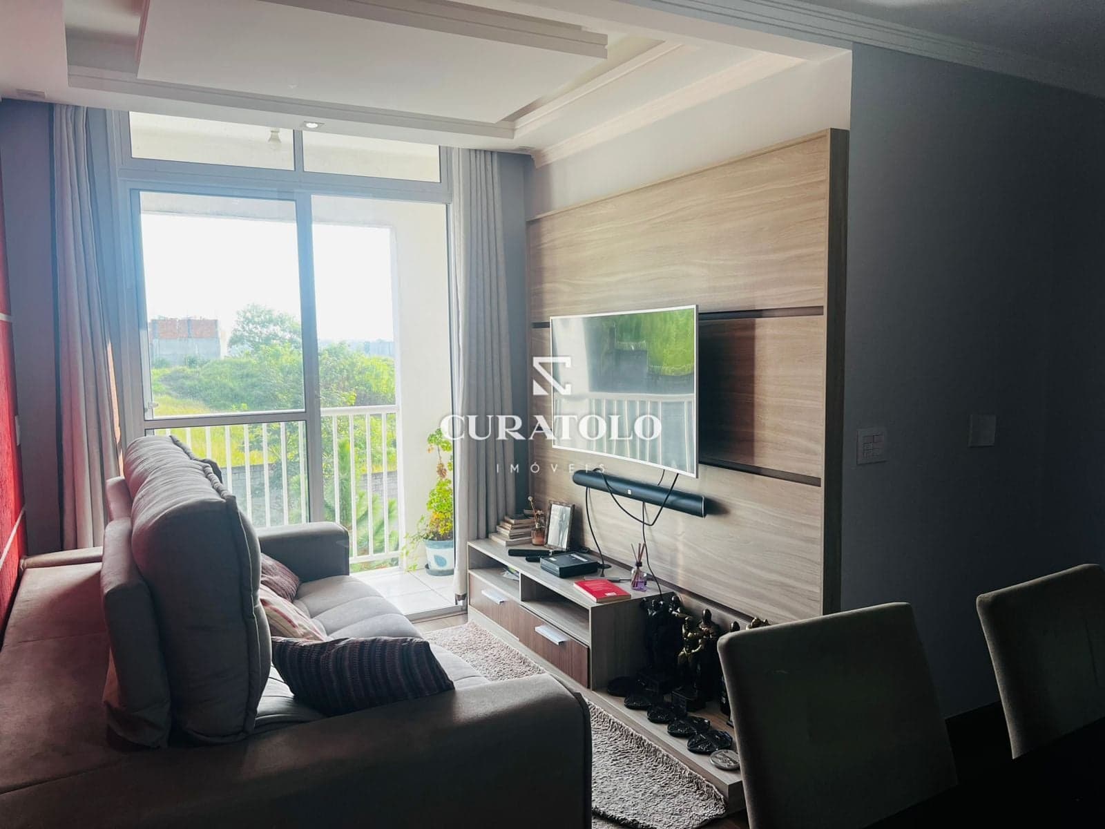Apartamento à venda com 53 m², 2 quartos, varanda e vaga no Jardim do Divino, São Paulo.
