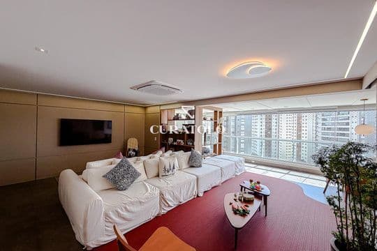 Apartamento alto padrão à venda com 192 m², 3 quartos, varanda e 3 vagas, Ipiranga, em São Paulo.