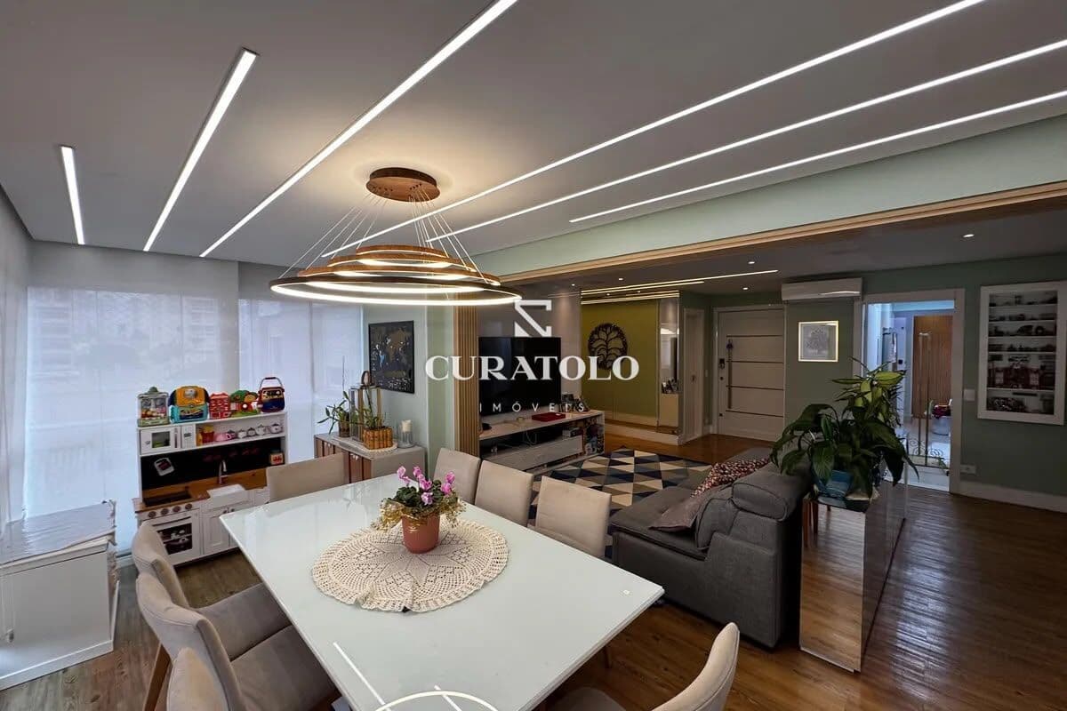 Apartamento à venda de 3 quartos sendo 1 suíte com 3 vagas, na Vila Mariana, em São Paulo.