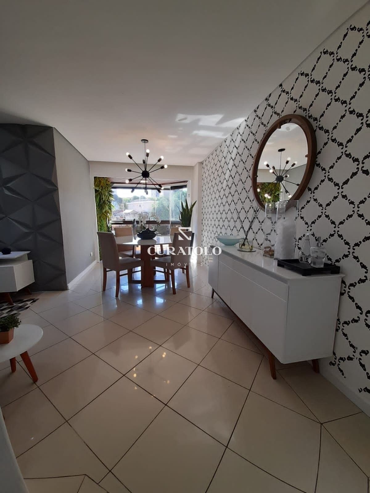 Apartamento à venda com 77 m², 3 quartos, varanda e vaga, Vila Prudente, São Paulo.