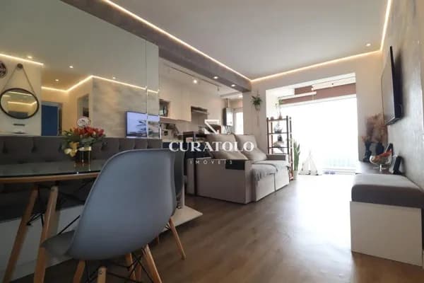 Apartamento à venda com 61 m², 2 quartos, varanda e vaga, na Vila Apiaí, Santo André.
