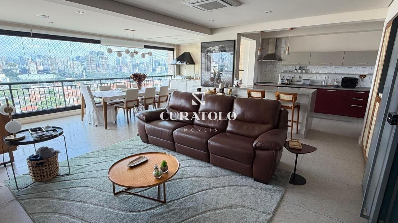 Apartamento alto padrão à venda com 135 m², 3 suítes, varanda gourmet e 3 vagas na Vila Olímpia, São Paulo.