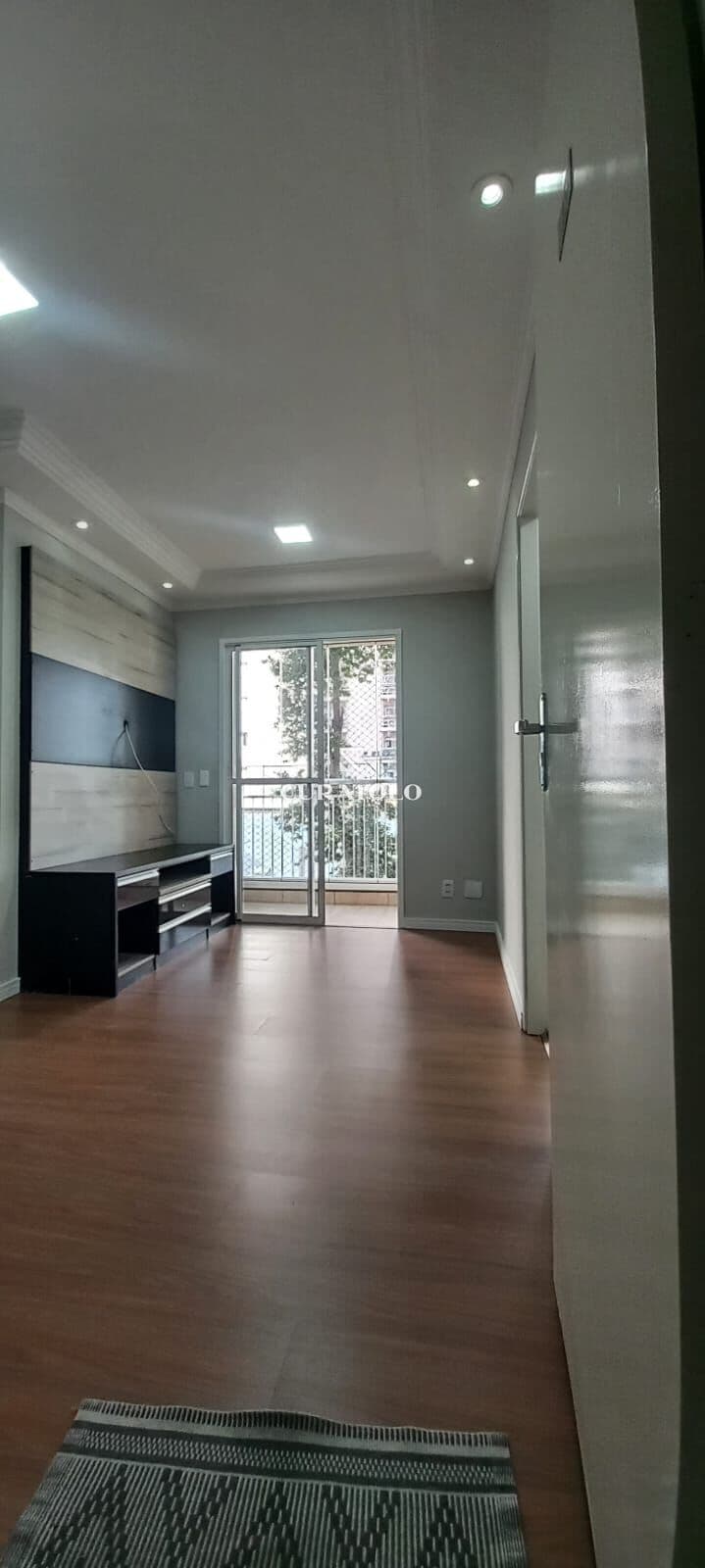 Apartamento à venda com 52 m², 2 quartos, varanda e vaga na Mooca, São Paulo.
