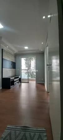 Apartamento à venda com 52 m², 2 quartos, varanda e vaga na Mooca, São Paulo.