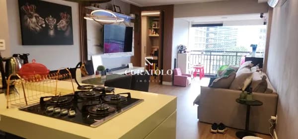 Apartamento à venda com 68 m², 2 quartos, varanda e vaga, Mooca, São Paulo.