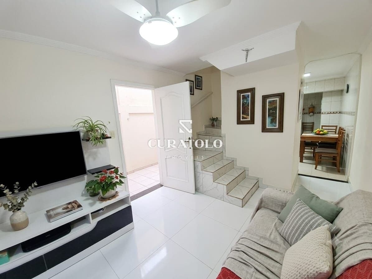 Casa/sobrado à venda com 120 m², 3 quartos e 2 vagas em Santo André, São Paulo.