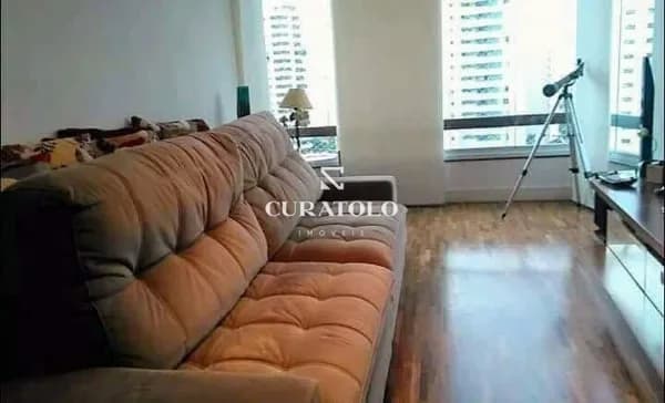 Apartamento à venda com 140 m², 3 quartos, varanda e 2 vagas na Aclimação, São Paulo.