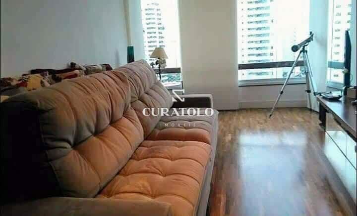 Apartamento à venda com 140 m², 3 quartos, varanda e 2 vagas na Aclimação, São Paulo.