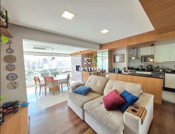 Apartamento à venda de 3 quartos sendo 1 suíte com 2 vagas, no Cambuci, em São Paulo.