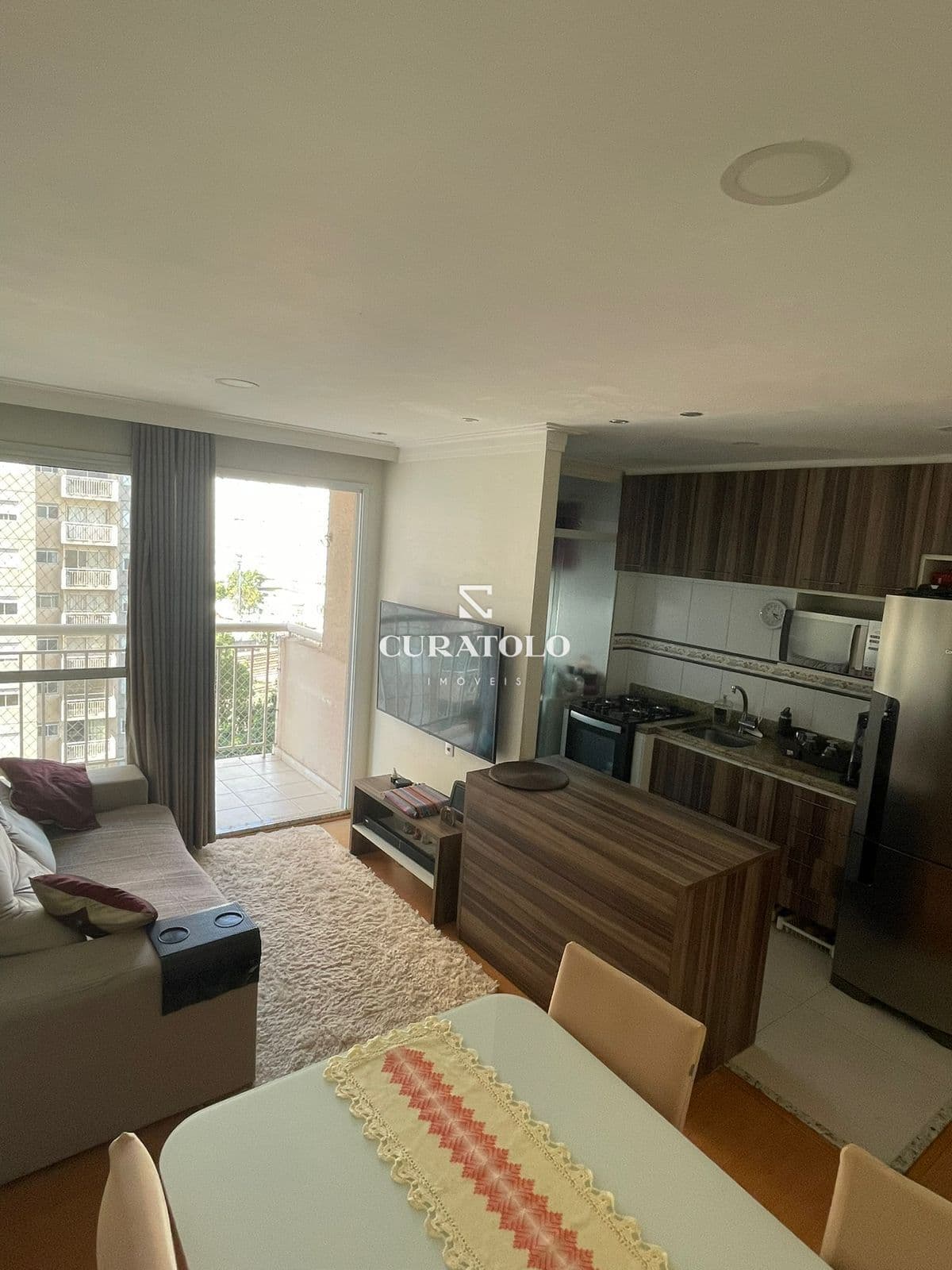 Apartamento à venda com 55 m², 2 quartos, varanda e vaga na Barra Funda, São Paulo.