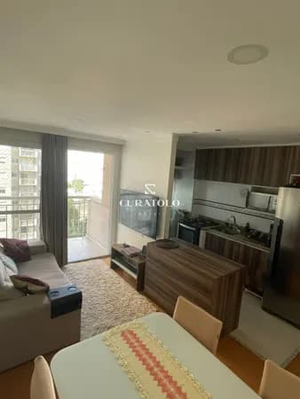 Apartamento à venda com 55 m², 2 quartos, varanda e vaga na Barra Funda, São Paulo.