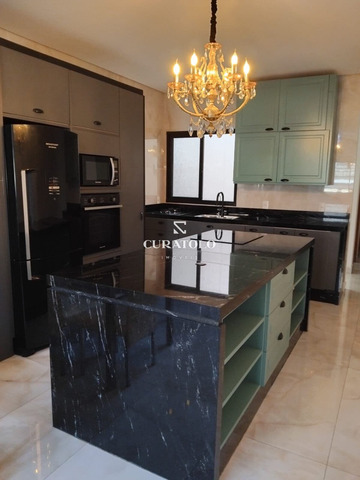 Casa à venda com 193 m², Porteira fechada, 2 quartos e 5 vagas no Parque Oratório, Santo André.