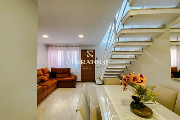 Casa sobrado à venda com 140 m², 2 quartos e vaga na Mooca, São Paulo.