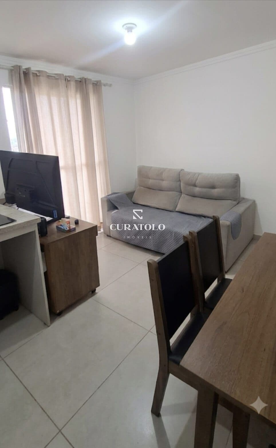 Apartamento à venda com 42 m², 2 quartos e varanda na Vila Ré, São Paulo.