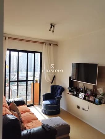 Apartamento à venda com 49 m², 2 quartos, vaga e varanda na Mooca, São Paulo.