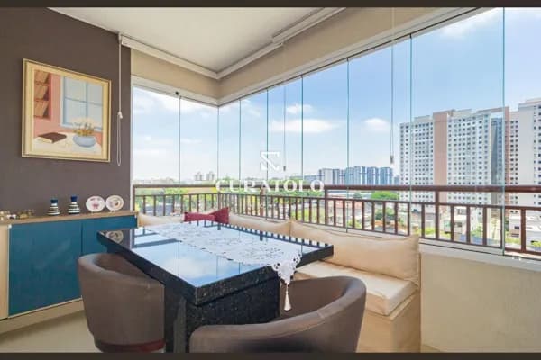 Apartamento à venda com 70 m², 3 quartos, varanda gourmet e vaga na Mooca, São Paulo.