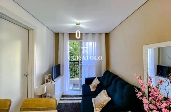 Apartamento à venda com 38 m², 2 quartos e varanda, Mooca, São Paulo.