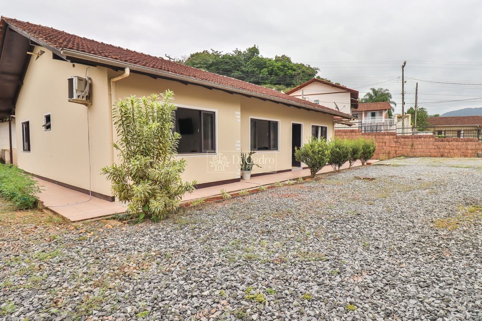 CASA COM 3 SUÍTES EM TIMBÓ!