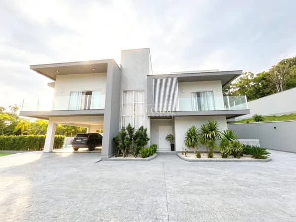 🏡 A Casa que Une Localização, Espaço e Conforto!