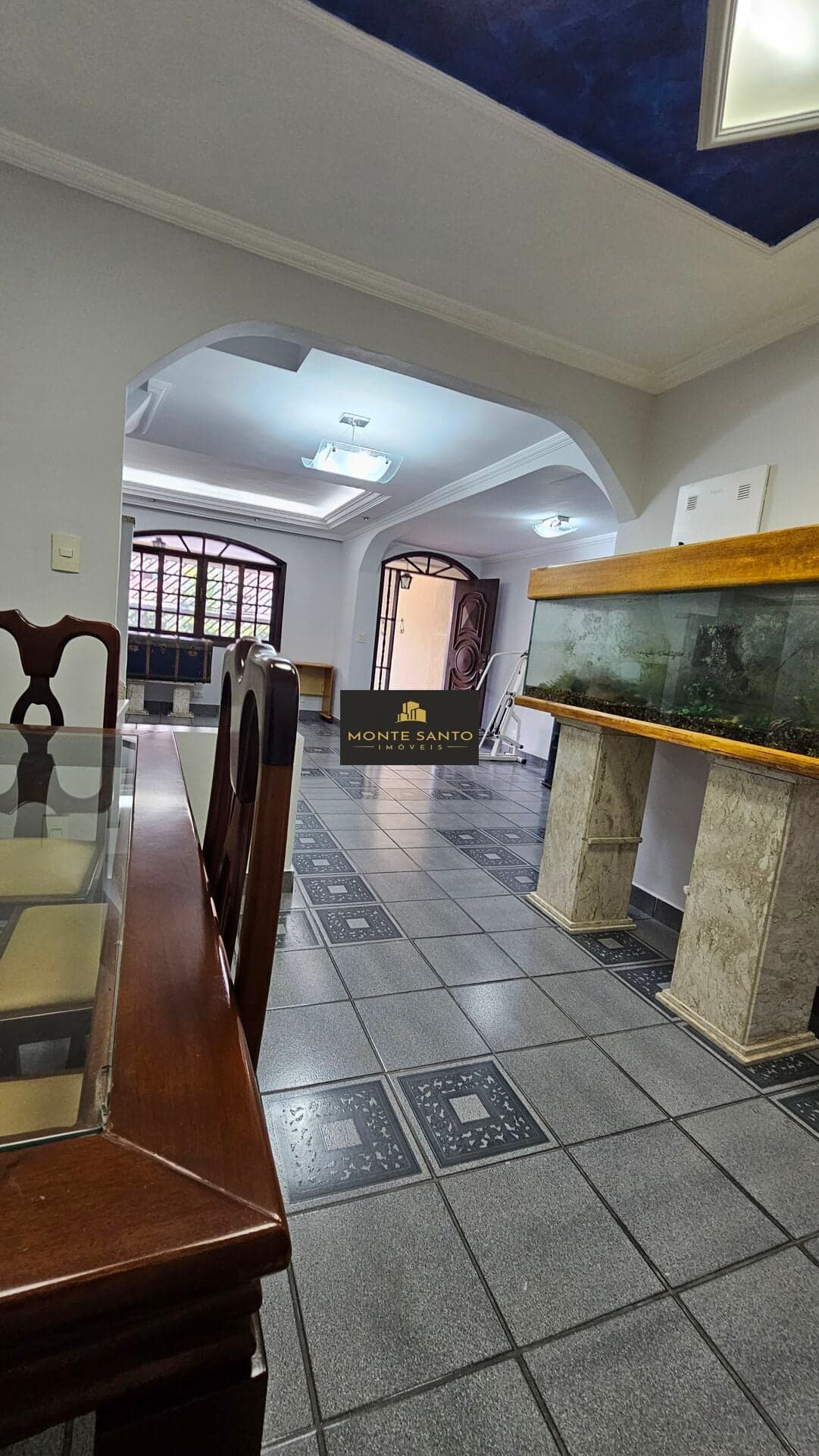 SOBRADO NO CONJUNTO RESIDENCIAL SANTA TEREZINHA
