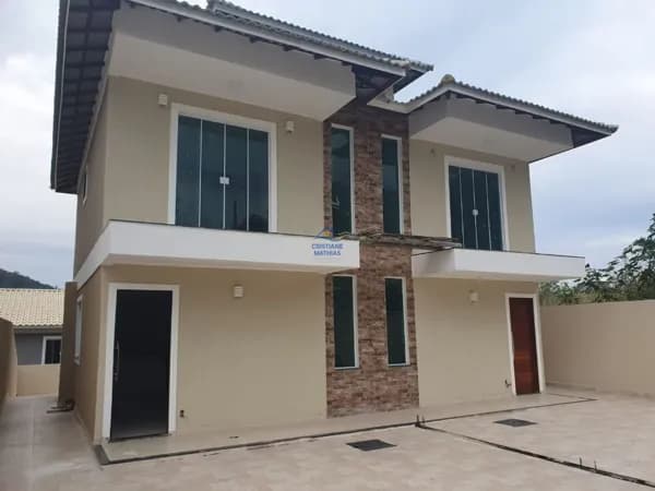 Casa Duplex com Ótima Localização