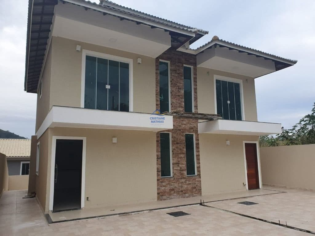 Casa Duplex com Ótima Localização