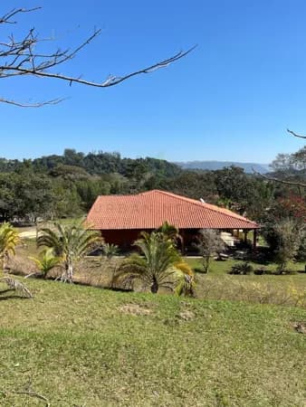 Chácara em Bofete-SP com Terreno de 10.083 m², Piscina e Campo Society
