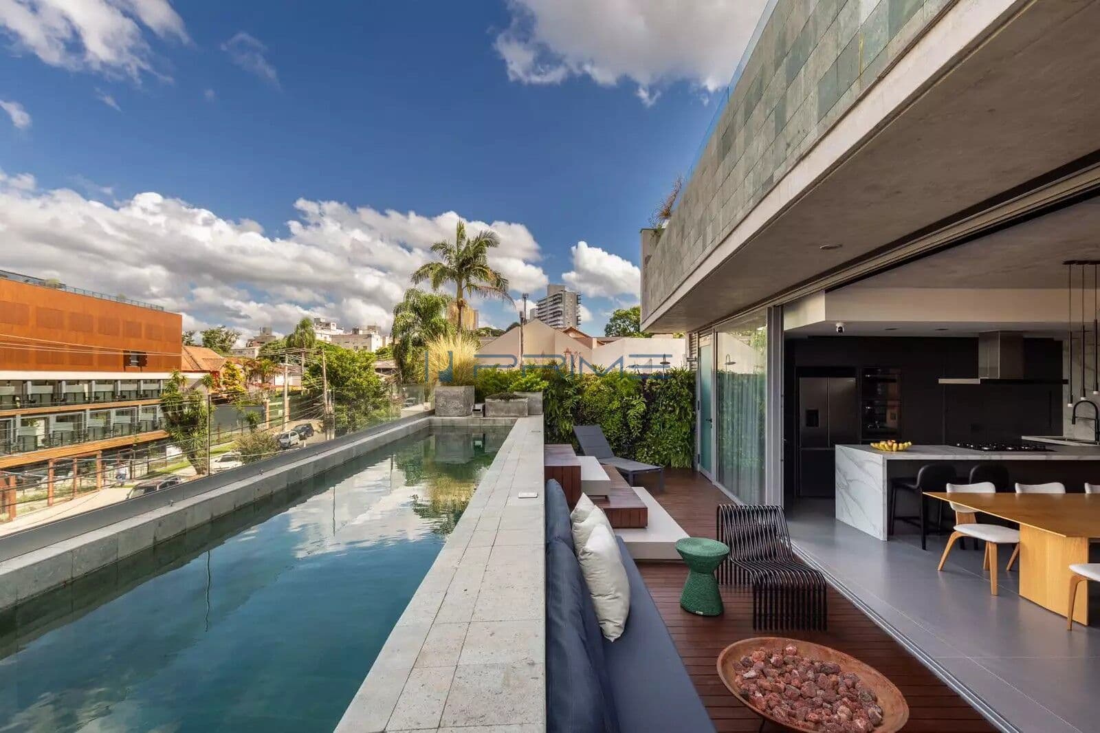 Apartamento com Piscina Privativa à Venda no Três Figueiras | 203m², 3 Suítes e Automação Residencial