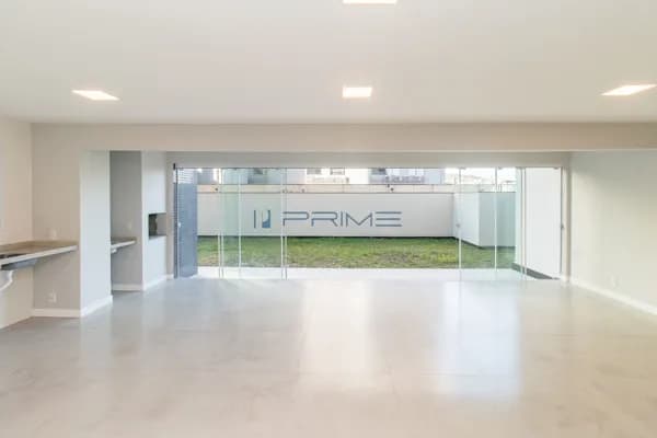 Apartamento c/ pátio de 120m²