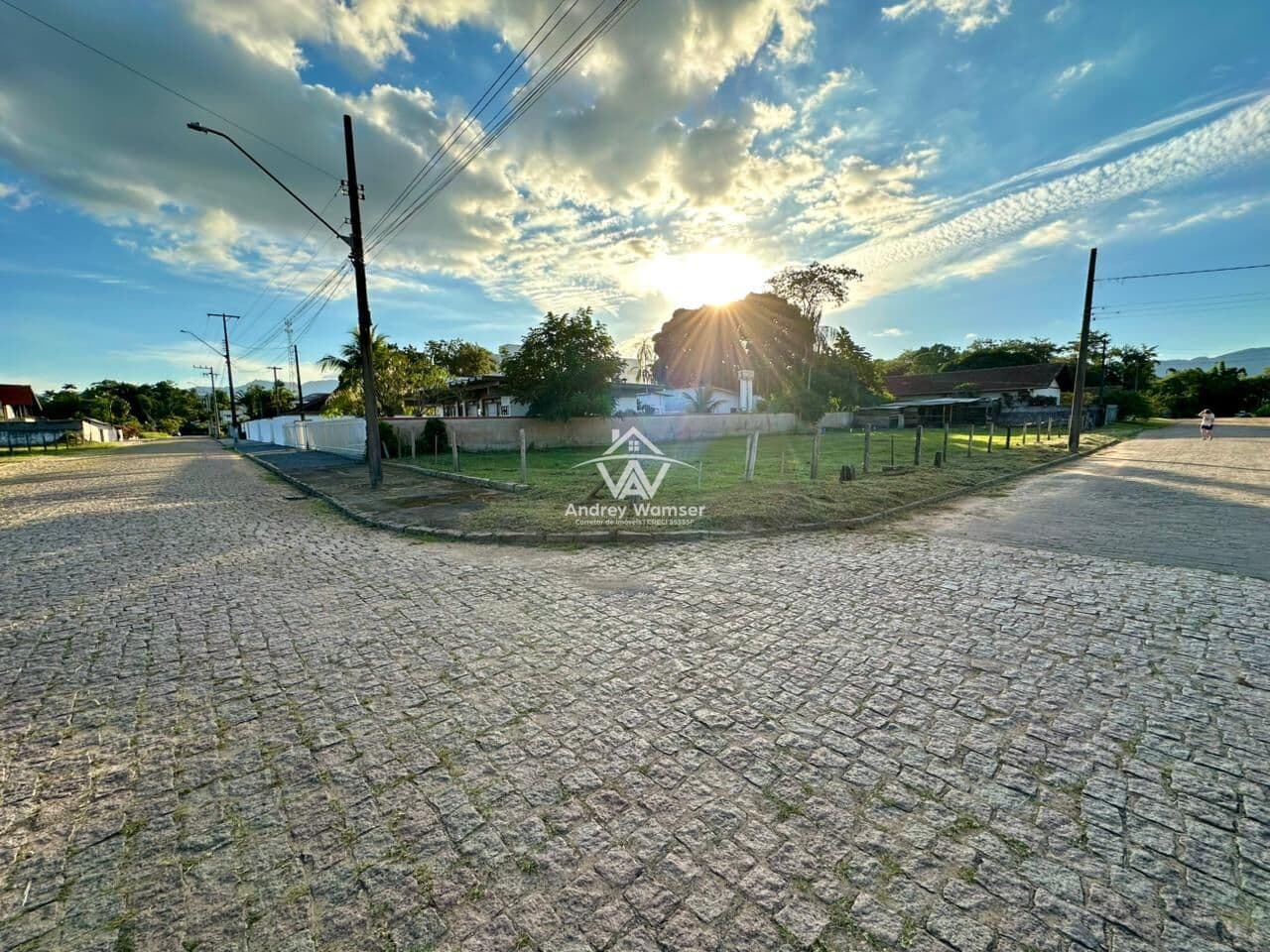 Terreno de esquina em excelente localização