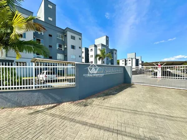 Apartamento no Bairro das Capitais