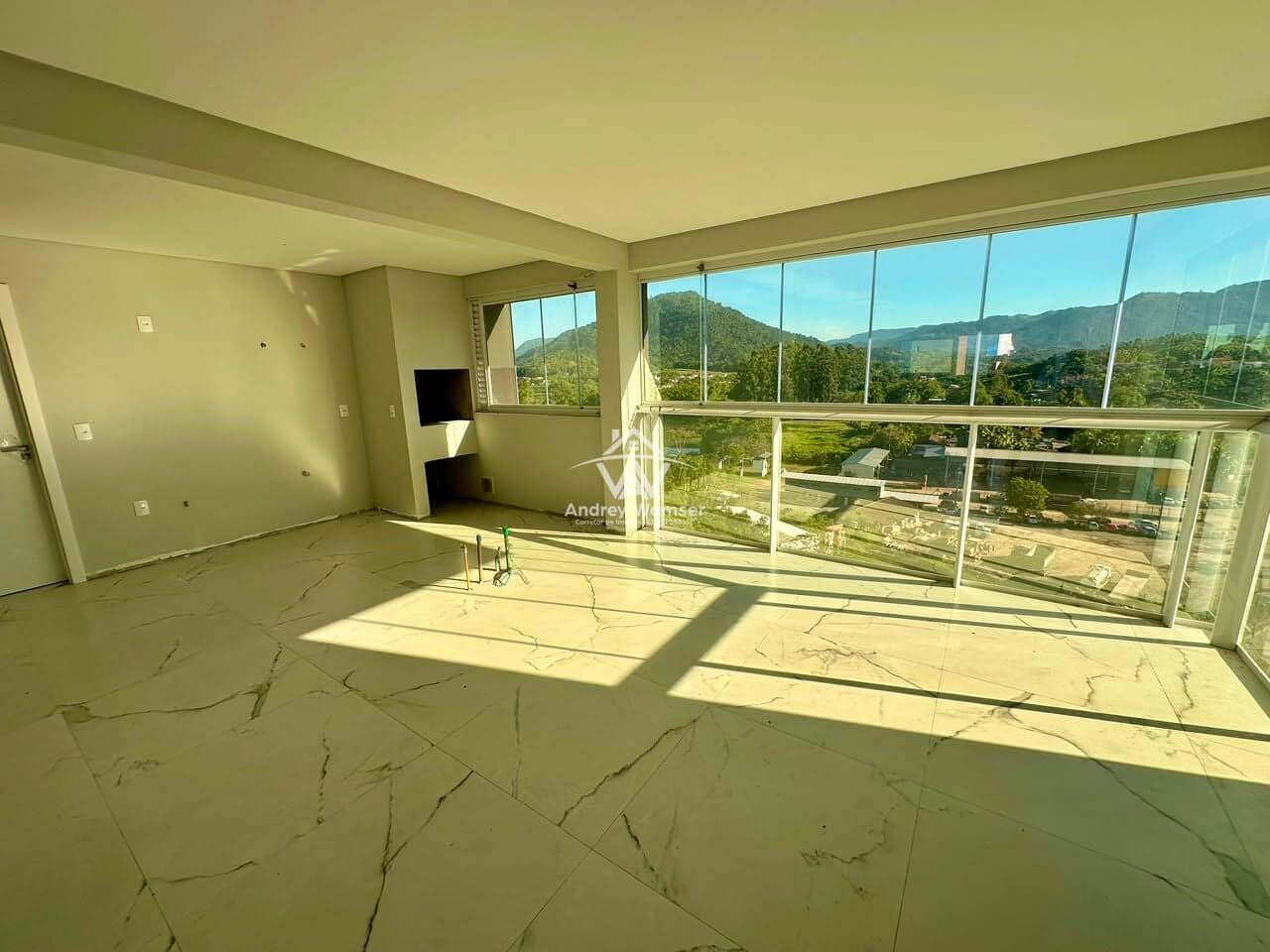Apartamento com 3 Suítes à venda em região central da cidade