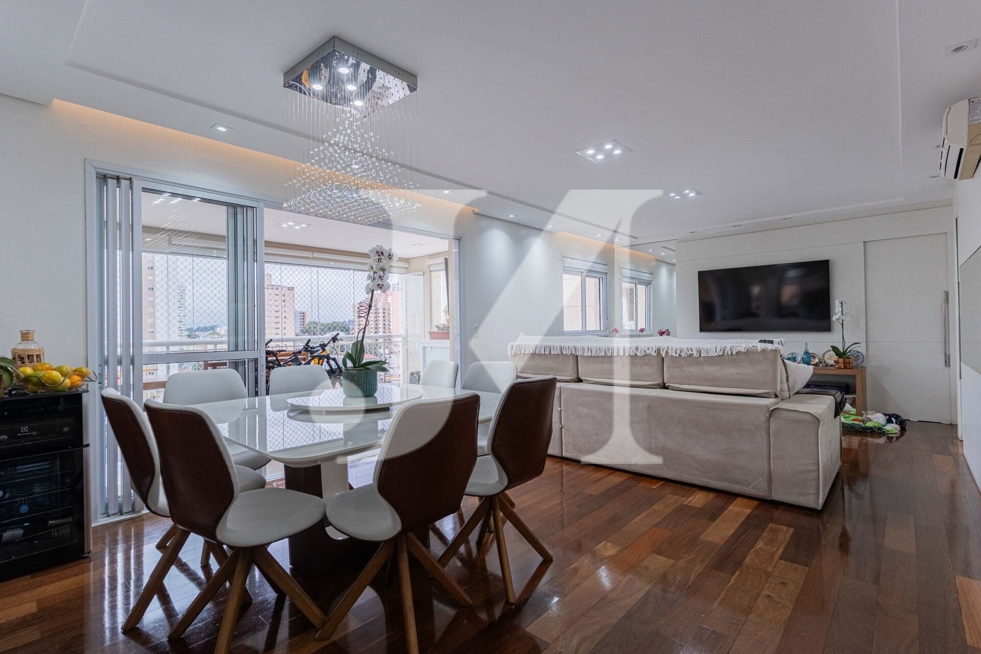 Apartamento Padrão de 126m² com 3 dormitórios, sendo 3 suítes e 2 vagas de garagem no Condomínio Milano Club. 🏢