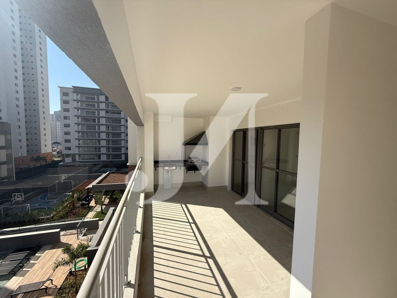 Apartamento Padrão de 100m², 3 Dormitórios sendo1 Suíte e 2 Vagas no Condomínio Villaggio Firenze Tatuapé.