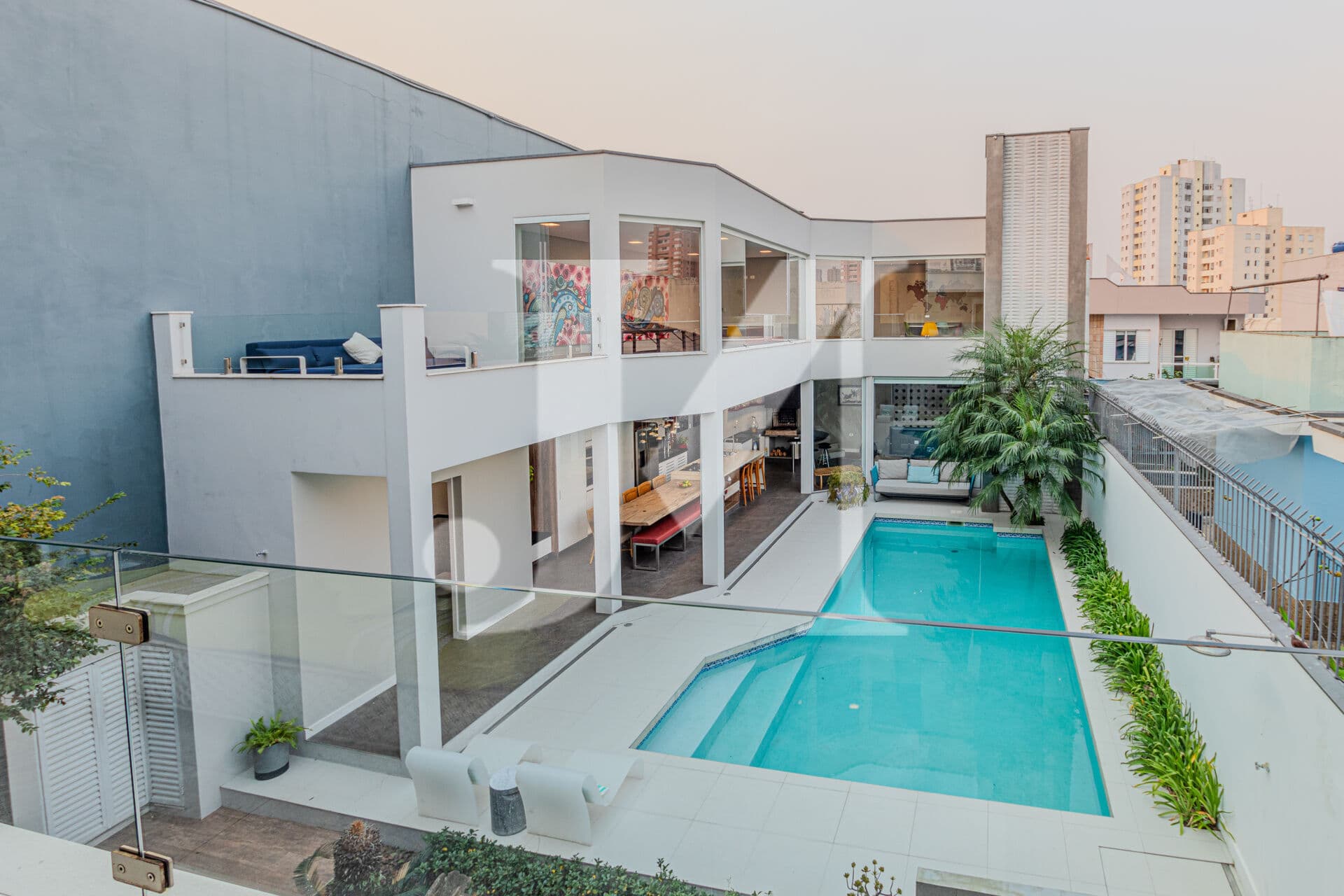 Casa sobrado de Alto Padrão de 600m², 4 Dormitórios sendo 2 Suítes e 3 Vagas na Vila Carrão.