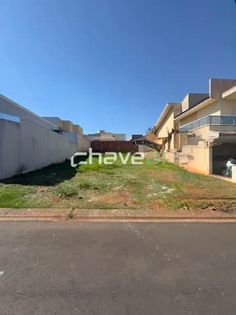 TERRENO À VENDA NO CONDOMÍNIOVILLAGE DAMHA I – EXCELENTE OPORTUNIDADE PARA CONSTRUIR