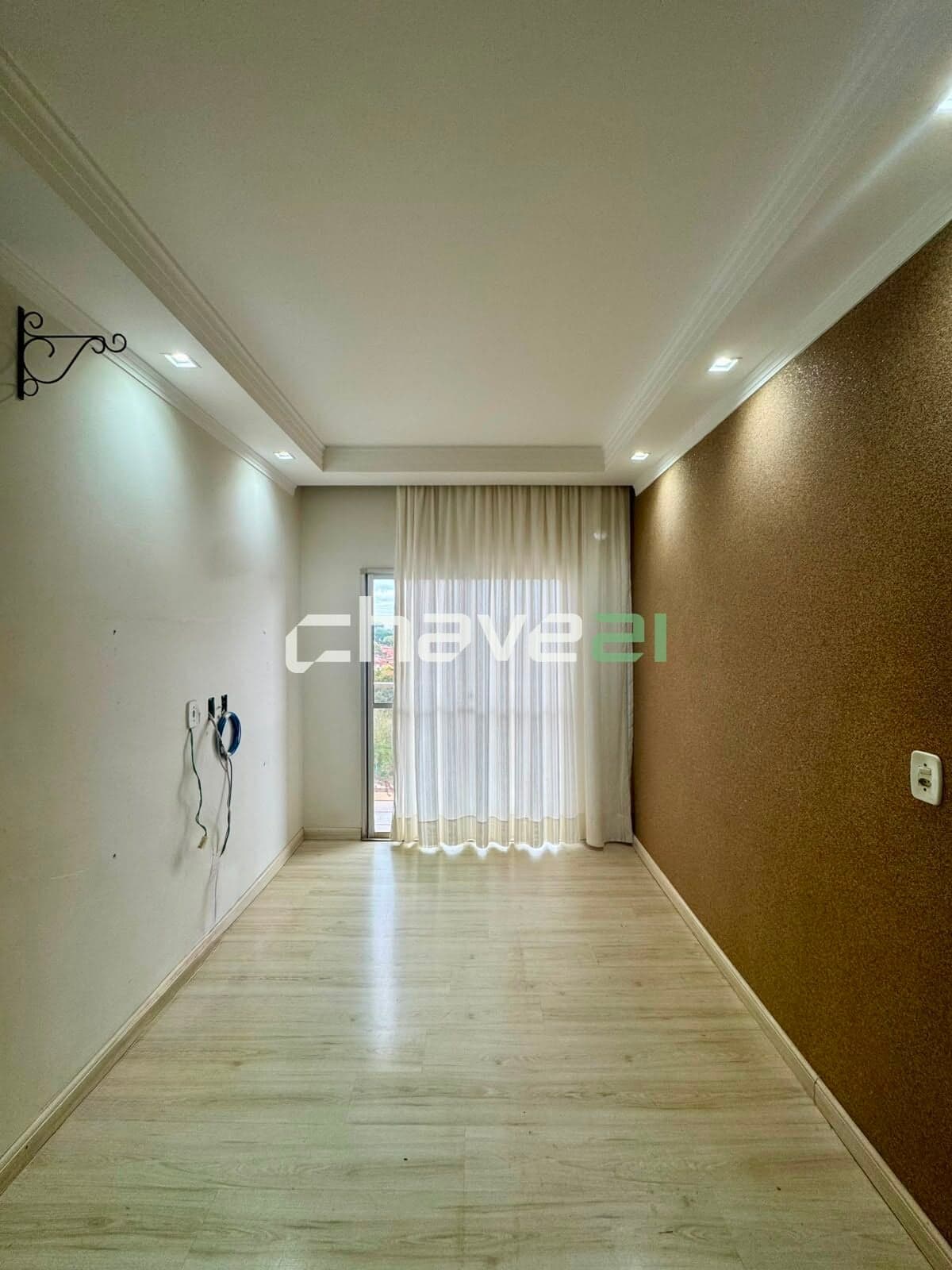 APARTAMENTO PARA LOCAÇÃO – COM ELEVADOR, SACADA E GARAGEM COBERTA