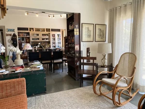 Apartamento Oportunidade Única no Edifício Veneto: Espaço, Localização e Valorização no Bosque da Saúde