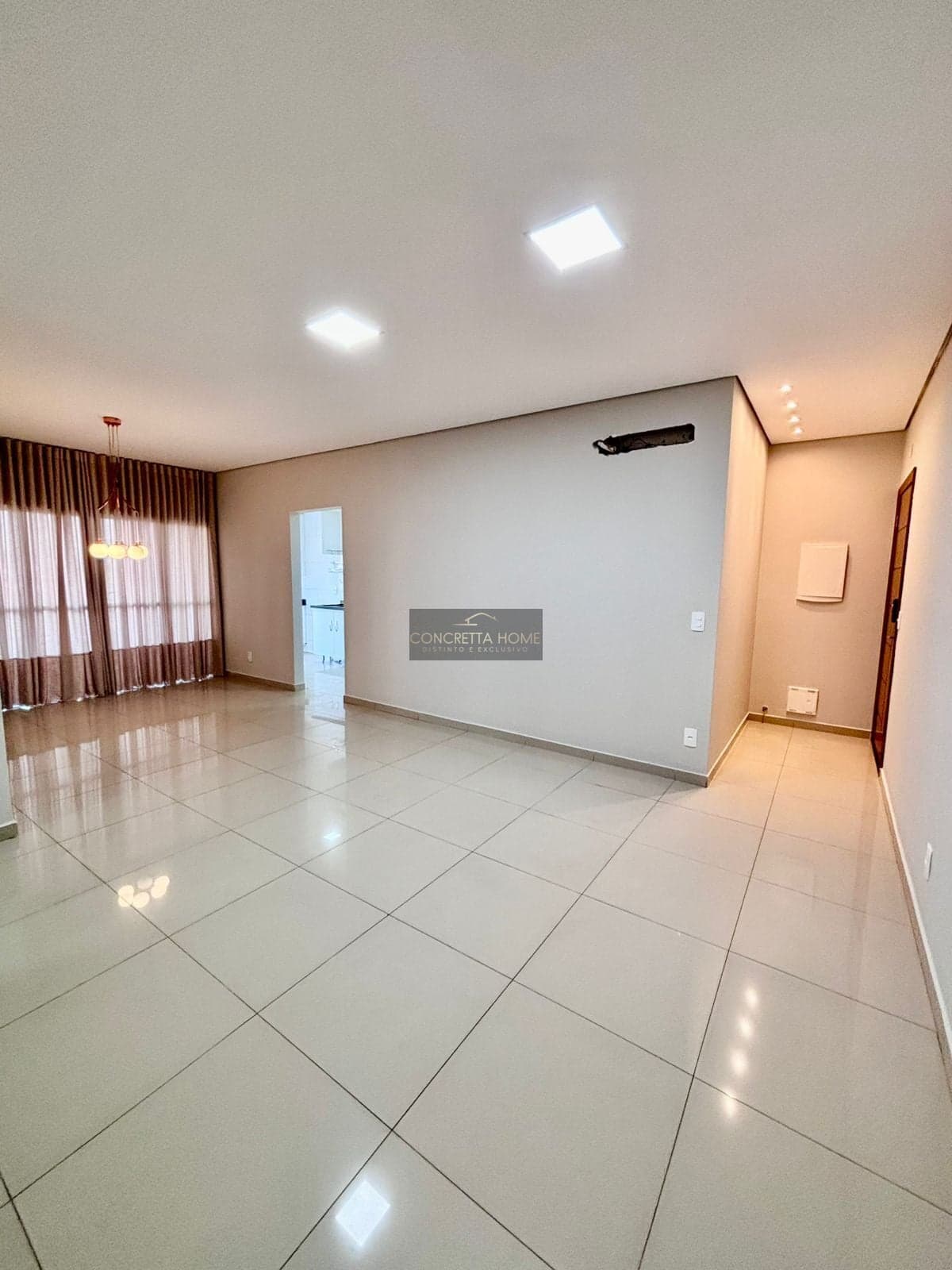 Apartamento com 3 Quartos (1 Suíte) e Sacada Ampla no Edificio Nova Petrópolis– Jardim Petrópolis